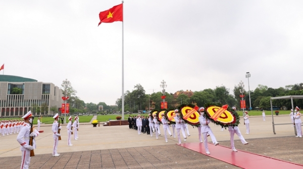 Lãnh đạo Đảng, Nhà nước viếng Chủ tịch Hồ Chí Minh nhân 47 năm Ngày thống nhất đất nước