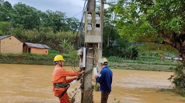 Nỗ lực khắc phục sự cố lưới điện do mưa giông, lũ lụt tại các tỉnh miền núi phía Bắc