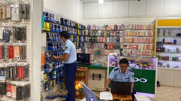 Cục QLTT Bình Thuận thu giữ 1.500 sản phẩm phụ kiện điện thoại không có hóa đơn chứng từ