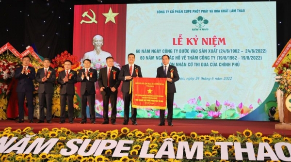 Supe Lâm Thao kỷ niệm 60 năm ngày bước vào sản xuất, ngày Bác Hồ về thăm và đón nhận Cờ thi đua của Chính phủ