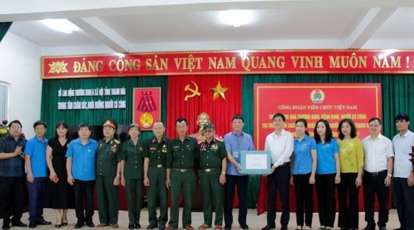 Phó Chủ tịch Tổng LĐLĐ Việt Nam thăm, tặng quà tại Trung tâm chăm sóc, nuôi dưỡng người có công Thanh Hóa