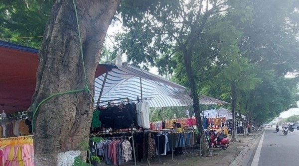 Hàng hóa không rõ nguồn gốc bày bán la liệt tại vỉa hè đường Phạm Văn Đồng, Hải Phòng