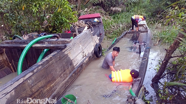 Tiếp tục bắt quả tang 02 phương tiện bơm hút cát trái phép tại huyện Nhơn Trạch