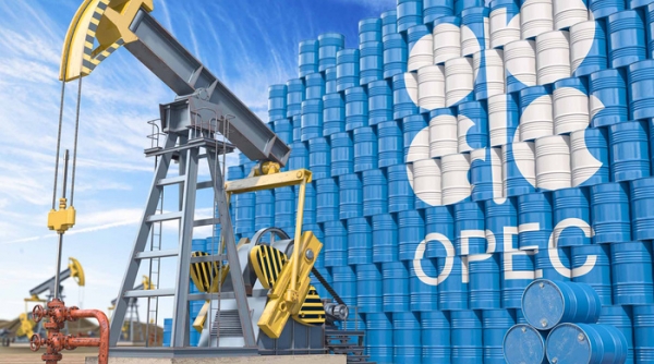 Thị trường dầu chao đảo vì quyết định của OPEC+