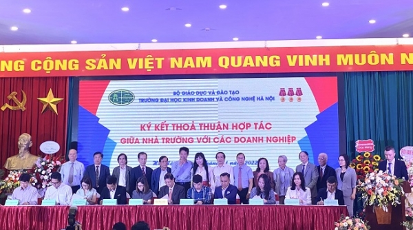 Hội nghị 120 doanh nghiệp với trường Đại học Kinh doanh và Công nghệ Hà Nội về ngày hội việc làm cho sinh viên năm 2022