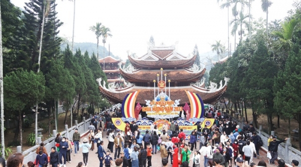 Hơn 03 vạn du khách dự khai hội chùa Hương