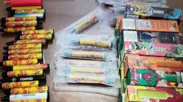 Công an Hà Nội bắt giữ đối tượng bán thuốc lá điện tử chứa ma túy tổng hợp