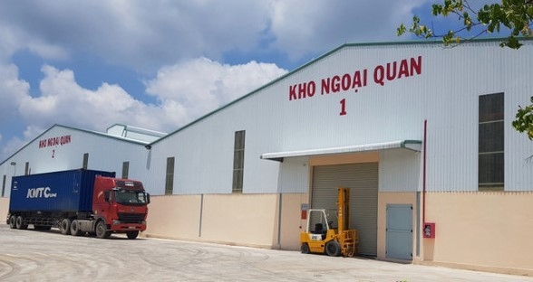 Gia hạn lưu giữ hàng hóa trong kho của doanh nghiệp bán hàng miễn thuế đến hết năm 2023