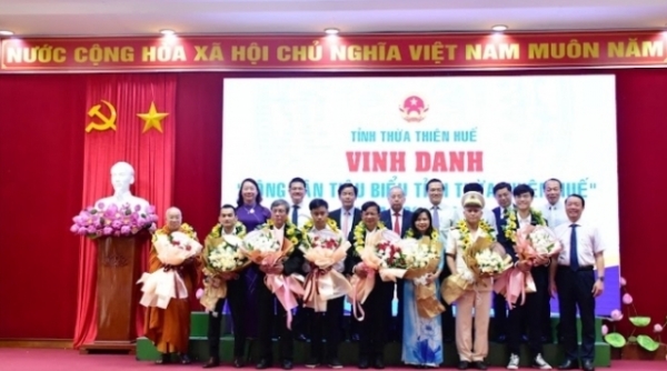 Thừa Thiên Huế: Vinh danh 10 công dân tiêu biểu và những tập thể, cá nhân được khen thưởng