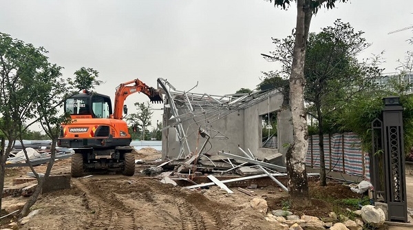 UBND quận Lê Chân cưỡng chế các công trình xây dựng vi phạm trên đất bãi bồi ven sông Lạch Tray