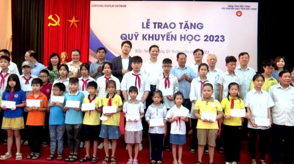 Bắc Ninh trao học bổng cho 200 học sinh vượt khó học giỏi năm học 2022 - 2023