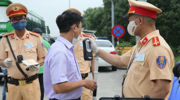 Hà Nội: Yêu cầu cán bộ, đảng viên thực hiện nghiêm “Đã uống rượu, bia không lái xe”