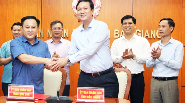 Hai tỉnh Bắc Giang và Lạng Sơn ký Quy chế phối hợp bảo vệ kết cấu hạ tầng giao thông