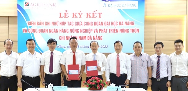 Agribank Nam Đà Nẵng: Trao 400 triệu đồng học bổng cho sinh viên hoàn cảnh khó khăn