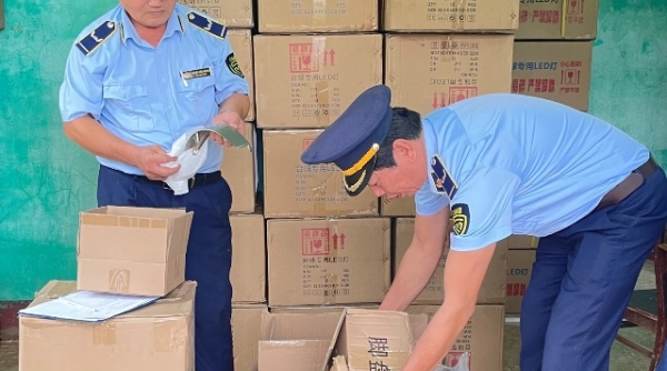 Quảng Bình: Thu giữ hơn 1000 sản phẩm đèn Led nghi nhập lậu