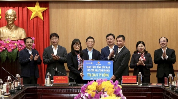 Tập đoàn Bảo Việt hỗ trợ tỉnh Bắc Kạn 5 tỷ đồng xây dựng 100 căn nhà tình nghĩa
