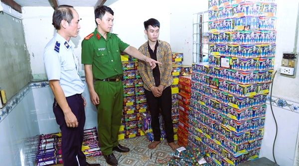 Giấu gần 500kg pháo nổ trong phòng trọ để đi bán