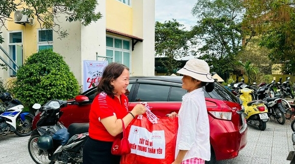 Prudential cứu trợ người dân có hoàn cảnh khó khăn tại Thừa Thiên Huế & các tỉnh miền Trung