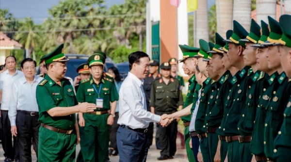 Chủ tịch nước Võ Văn Thưởng thăm, chúc Tết Đồn Biên phòng Cửa khẩu quốc tế Hà Tiên