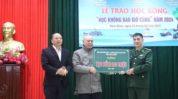 Bộ đội Biên phòng Nam Định trao 200 suất học bổng cho học sinh, sinh viên vượt khó học giỏi