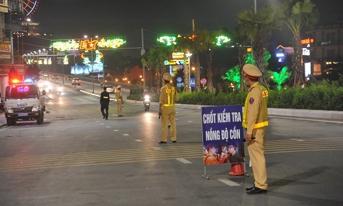 Cần thiết cấm tuyệt đối nồng độ cồn với tài xế