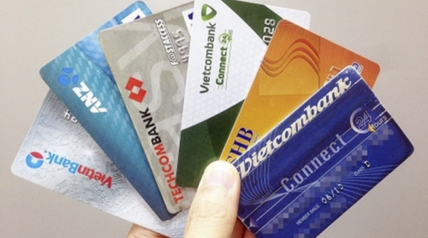 Đối tượng nào được phát hành thẻ và sử dụng thẻ ngân hàng?