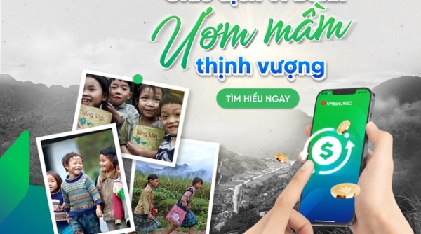 VPBank cùng chương trình Cặp lá yêu thương giúp các em nhỏ vùng cao có thêm cơ hội tới trường.