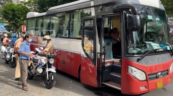 TP. Hồ Chí Minh: Yêu cầu xử lý nghiêm tình trạng "xe dù, bến cóc"