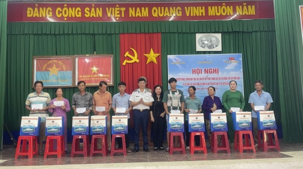 Bộ Tư lệnh Vùng Cảnh sát biển 3 đồng hành với ngư dân thị xã Duyên Hải, tỉnh Trà Vinh