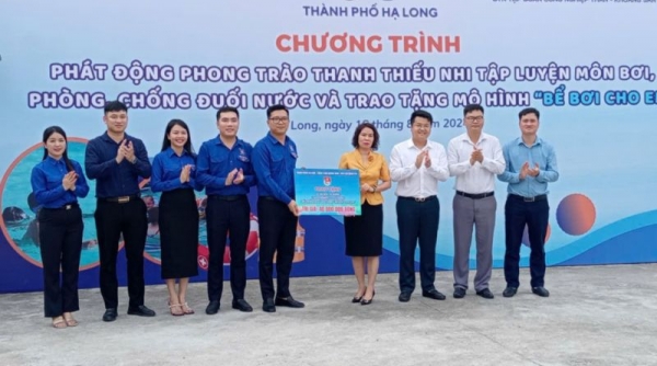 Phát động phong trào thanh thiếu nhi học bơi phòng, chống đuối nước và trao tặng mô hình “Bể bơi cho em”