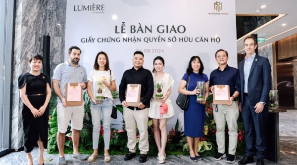 Masterise Homes bàn giao sổ hồng cho cư dân LUMIÈRE riverside theo đúng cam kết