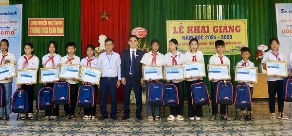 Sacombank trao học bổng “Ươm mầm cho những ước mơ” tại Thanh Hóa