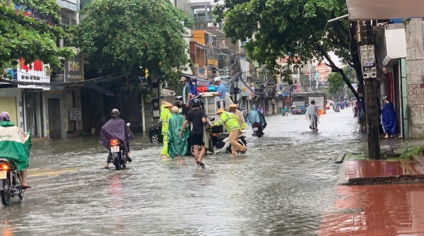 TP. Nam Định mưa lớn, gây ngập cục bộ