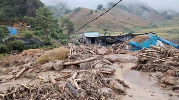 Né tránh trách nhiệm trong mưa bão, hai cán bộ xã bị đình chỉ công tác