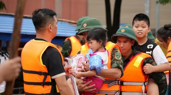 Tình quân dân - nghĩa đồng bào trong thiên tai