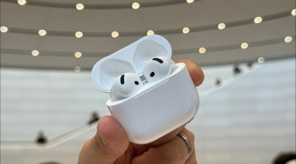 Apple vừa hé lộ 'phép màu' được ẩn giấu trong tai nghe AirPods 4