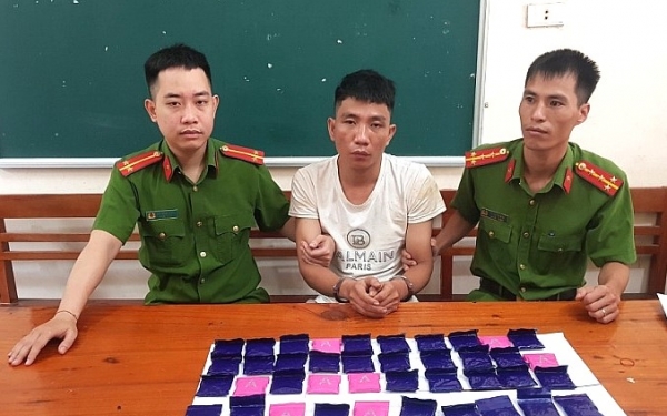 Nghệ An bắt giữ đối tượng vận chuyển trái phép 8.000 viên ma túy