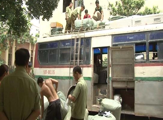 Lạng Sơn: Bắt giữ số lượng lớn hàng lậu các loại Lạng Sơn: Bắt giữ số lượng lớn hàng lậu các loại