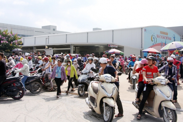 Bắc Giang: Hàng nghìn công nhân đình công đòi quyền lợi Bắc Giang: Hàng nghìn công nhân đình công đòi quyền lợi