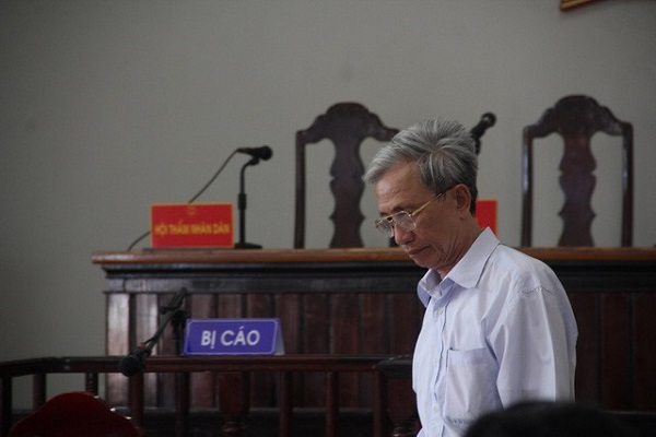 Bị án Nguyễn Khắc Thủy tự nguyện tới nhà tạm giữ để thi hành án Bị án Nguyễn Khắc Thủy tự nguyện tới nhà tạm giữ để thi hành án