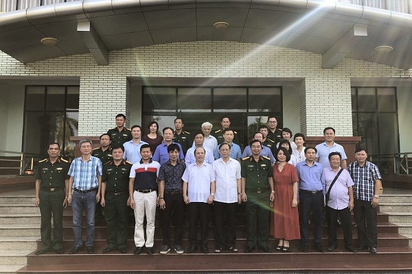 Đoàn nhà báo thăm Sư đoàn 308 Quân Tiên phong Đoàn nhà báo thăm Sư đoàn 308 Quân Tiên phong