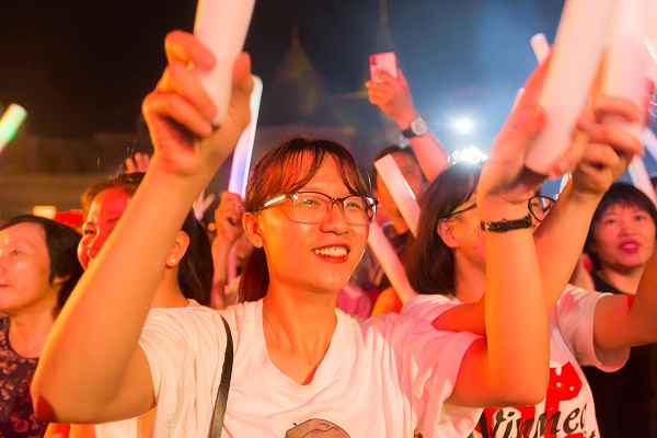Hàng ngàn khán giả Vinpearl cháy hết mình cùng đêm nhạc Boney M Hàng ngàn khán giả Vinpearl cháy hết mình cùng đêm nhạc Boney M