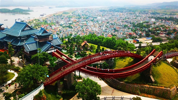 Cầu Koi lọt top những cây cầu check in khiến giới trẻ phát cuồng Cầu Koi lọt top những cây cầu check in khiến giới trẻ phát cuồng
