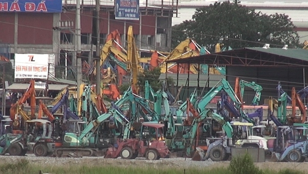 Hành lang ATGT trên Quốc lộ 5 đang bị ‘xâm phạm’ nghiêm trọng Hành lang ATGT trên Quốc lộ 5 đang bị ‘xâm phạm’ nghiêm trọng