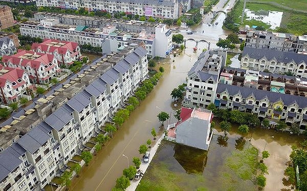 Hà Nội: Làng biệt thự triệu đô chuẩn bị ứng phó với bão số 4 Hà Nội: Làng biệt thự triệu đô chuẩn bị ứng phó với bão số 4