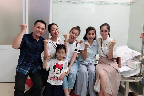 MC Ốc Thanh Vân mở sổ tiết kiệm 550 triệu cho con gái Mai Phương MC Ốc Thanh Vân mở sổ tiết kiệm 550 triệu cho con gái Mai Phương