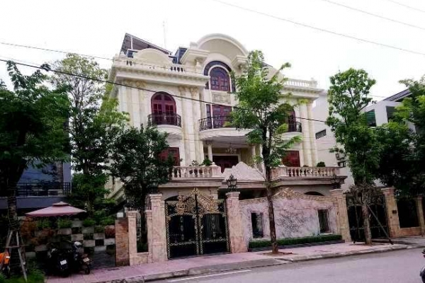 “Choáng ngợp” với khu biệt thự bề thế được cho là của nhiều quan chức tỉnh Bắc Giang “Choáng ngợp” với khu biệt thự bề thế được cho là của nhiều quan chức tỉnh Bắc Giang