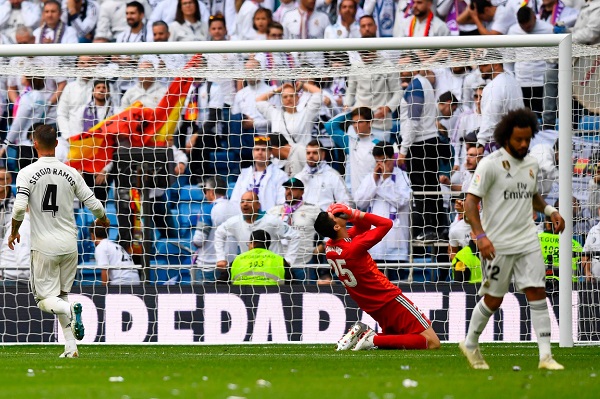 Real Madrid tiếp tục gây thất vọng khi thua Levante trên sân nhà Real Madrid tiếp tục gây thất vọng khi thua Levante trên sân nhà