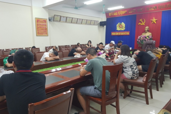 Quảng Ninh: Bắt quả tang 28 thanh niên sử dụng ma tuý tại quán karaoke Quảng Ninh: Bắt quả tang 28 thanh niên sử dụng ma tuý tại quán karaoke