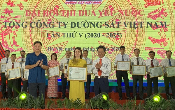 Ngành Đường sắt: Tôn vinh 90 điển hình tiên tiến xuất sắc giai đoạn 2015-2019 Ngành Đường sắt: Tôn vinh 90 điển hình tiên tiến xuất sắc giai đoạn 2015-2019